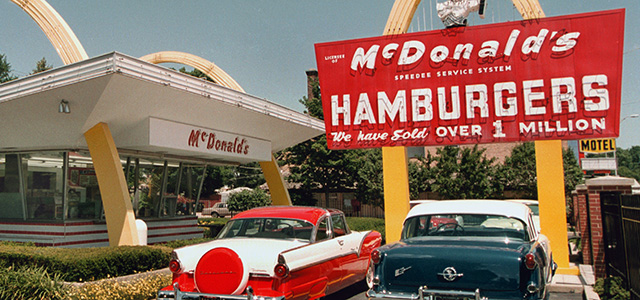 L'approccio che hanno la maggior parte dei metodi di difesa personale nel formare i propri istruttori è identico a quello delle grandi catene come il McDonald's